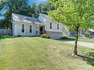 1739 W Normandy Dr, Olathe, KS 66061