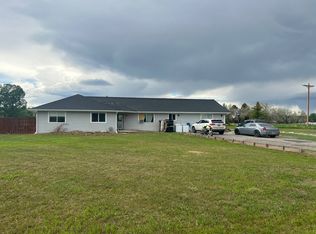 2 Shoshone River Dr, Cody, WY 82414