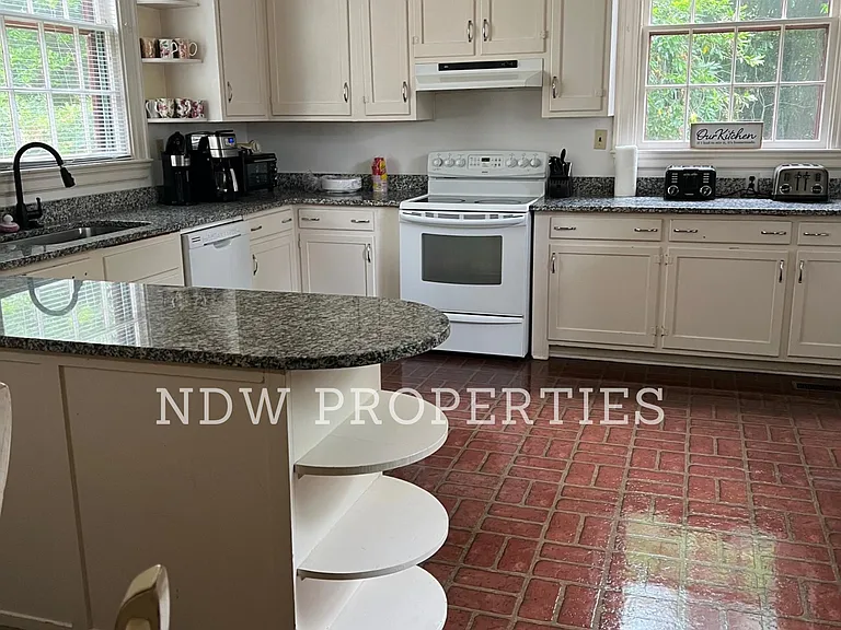 600 Nash St NE — Photo 6