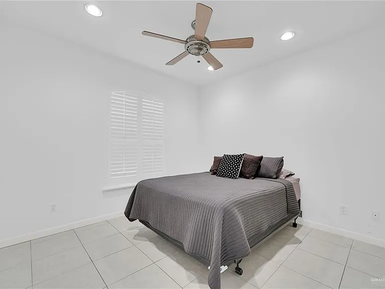 612 E Thornhill Ave — Photo 7