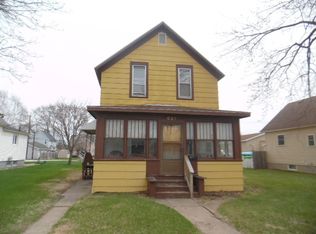 621 S 14th St, Escanaba, MI 49829