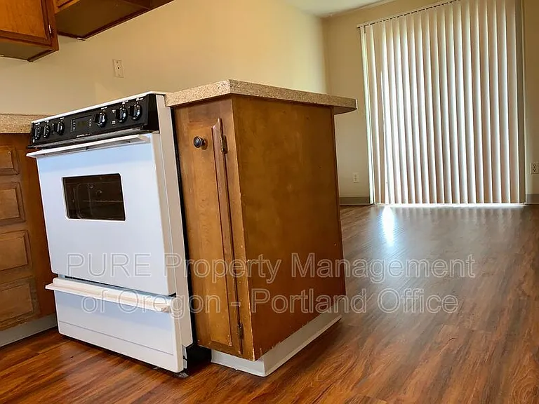 2143 SW Townsend Ct — Photo 5