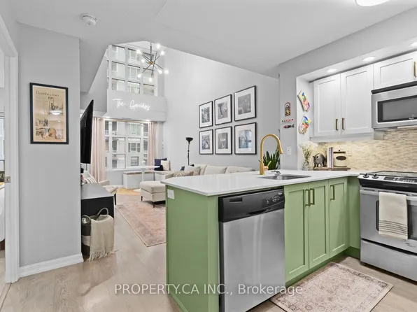 65 Liberty St #918, Toronto, ON M6K 1Y4