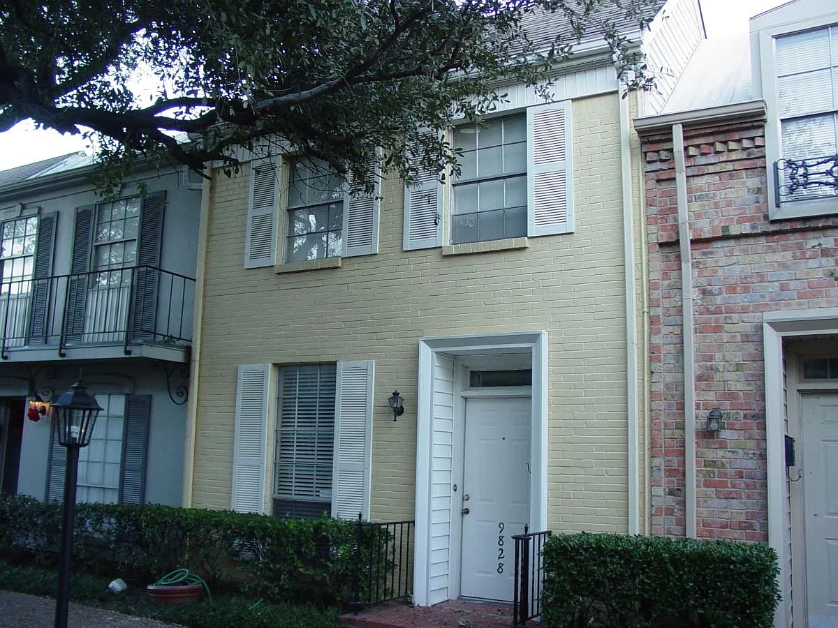 2 bed, 1.5 bath, 1031 sqft, $1,995 — Photo 2