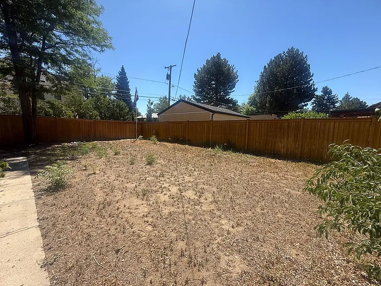 834 N Newport St — Photo 24