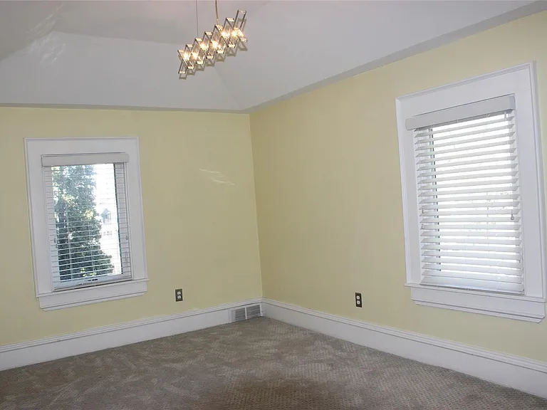 115 E Lincoln St — Photo 17