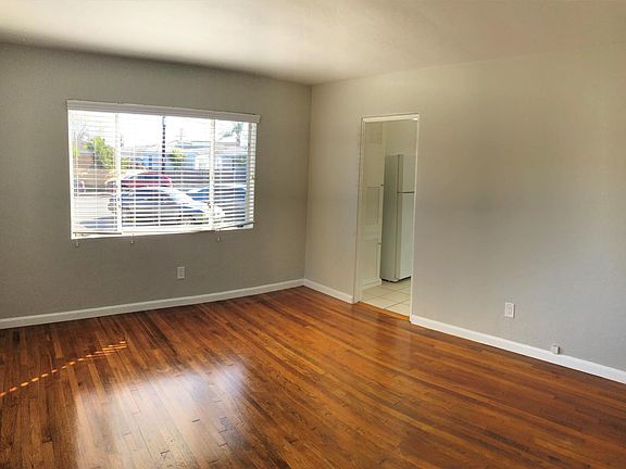 2nd image of 4504 Illinois St