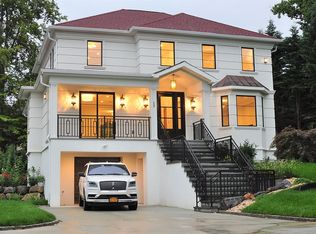 12 Ravine Rd, Great Neck, NY 11023