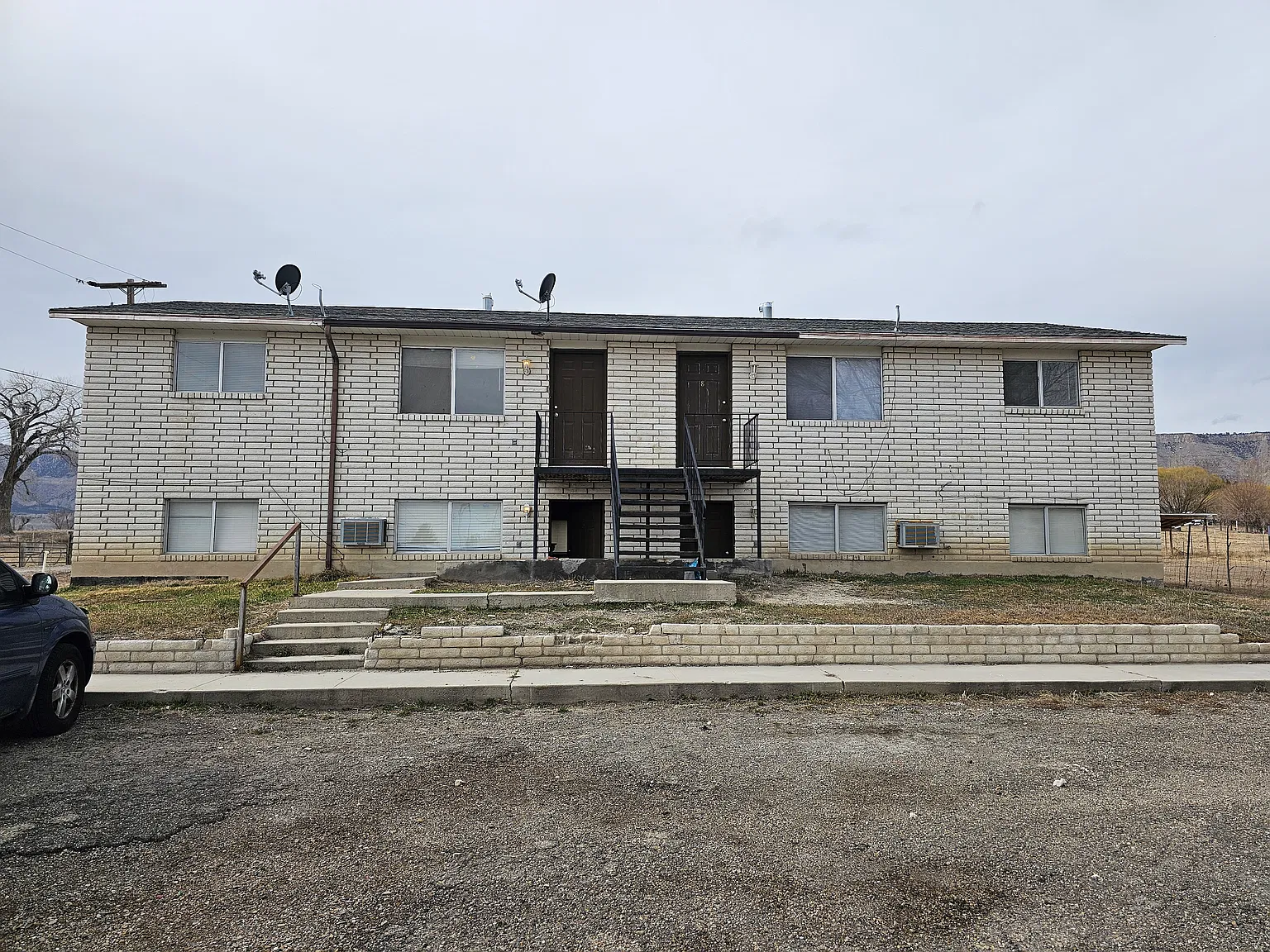 215 N 400 W — Photo 1