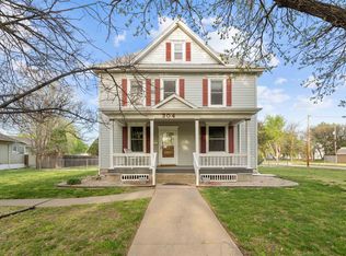304 N 1st St, Lindsborg, KS 67456
