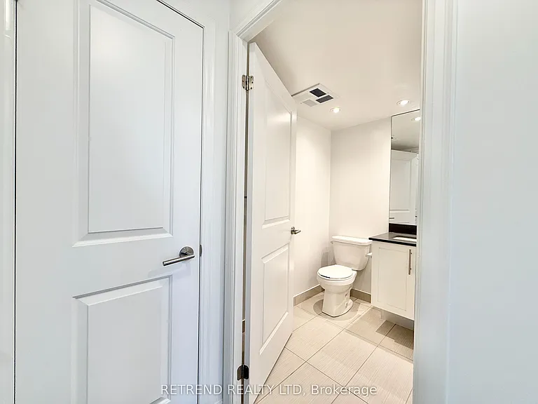 400 Adelaide St E #2204 — Photo 18