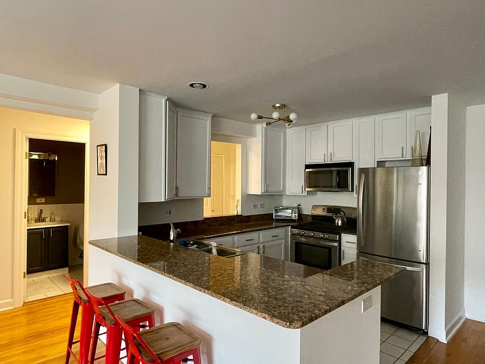 1st image of 900 W Fullerton Ave APT 4A