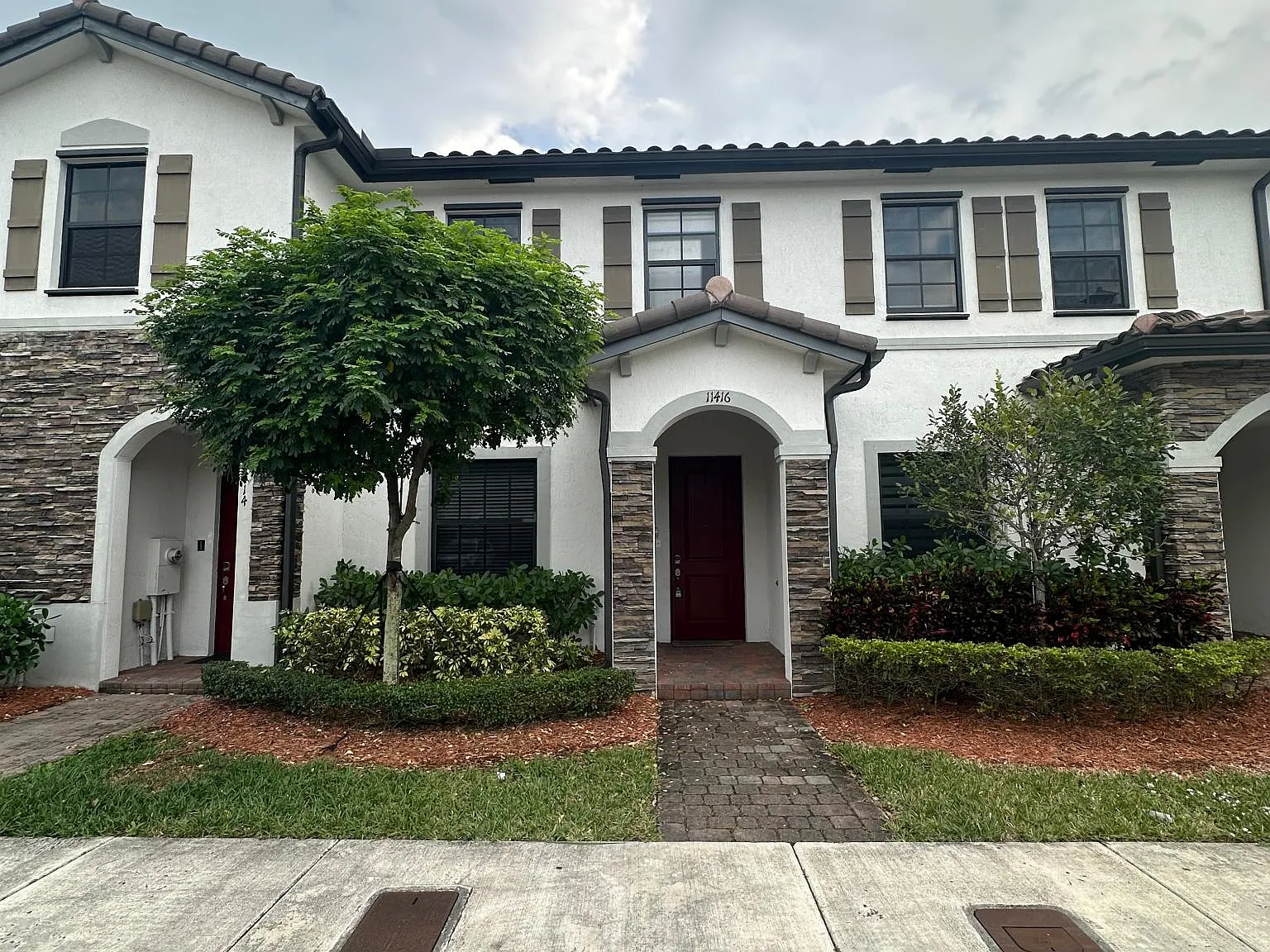 3 bed, 2.5 bath, 1422 sqft, $2,500 — Photo 2
