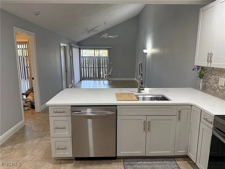 6331 Royal Woods Dr — Photo 4