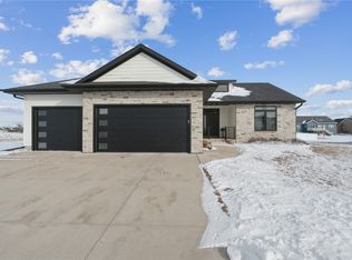 1300 Tramore Rd, Marion, IA 52302