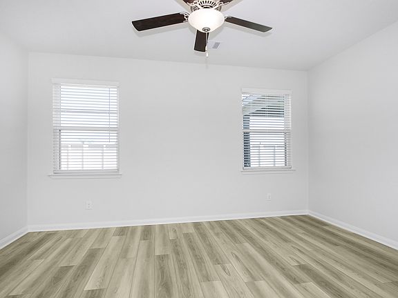 5th image of 430 Amberwood Park Dr