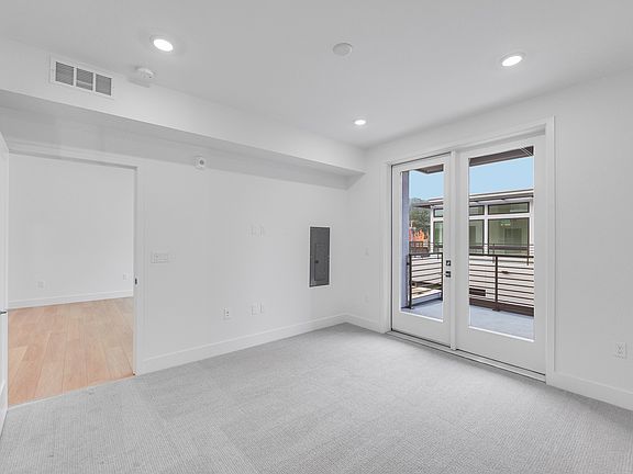 Brant Residence E313 3