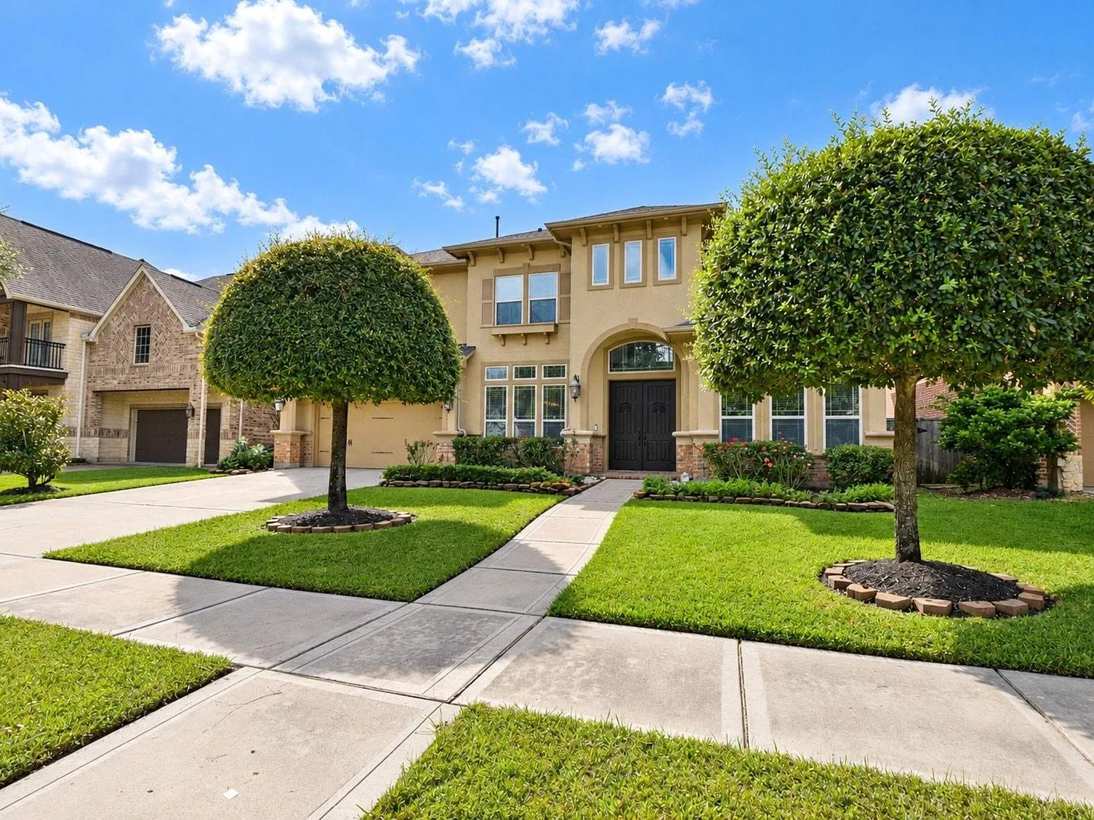 4 bed, 3.5 bath, 3830 sqft, $5,900 — Photo 1