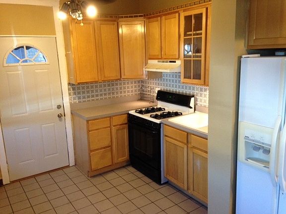 5th image of 6420 N Claremont Ave APT 1S