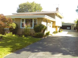 310 Denver Dr, Des Plaines, IL 60018