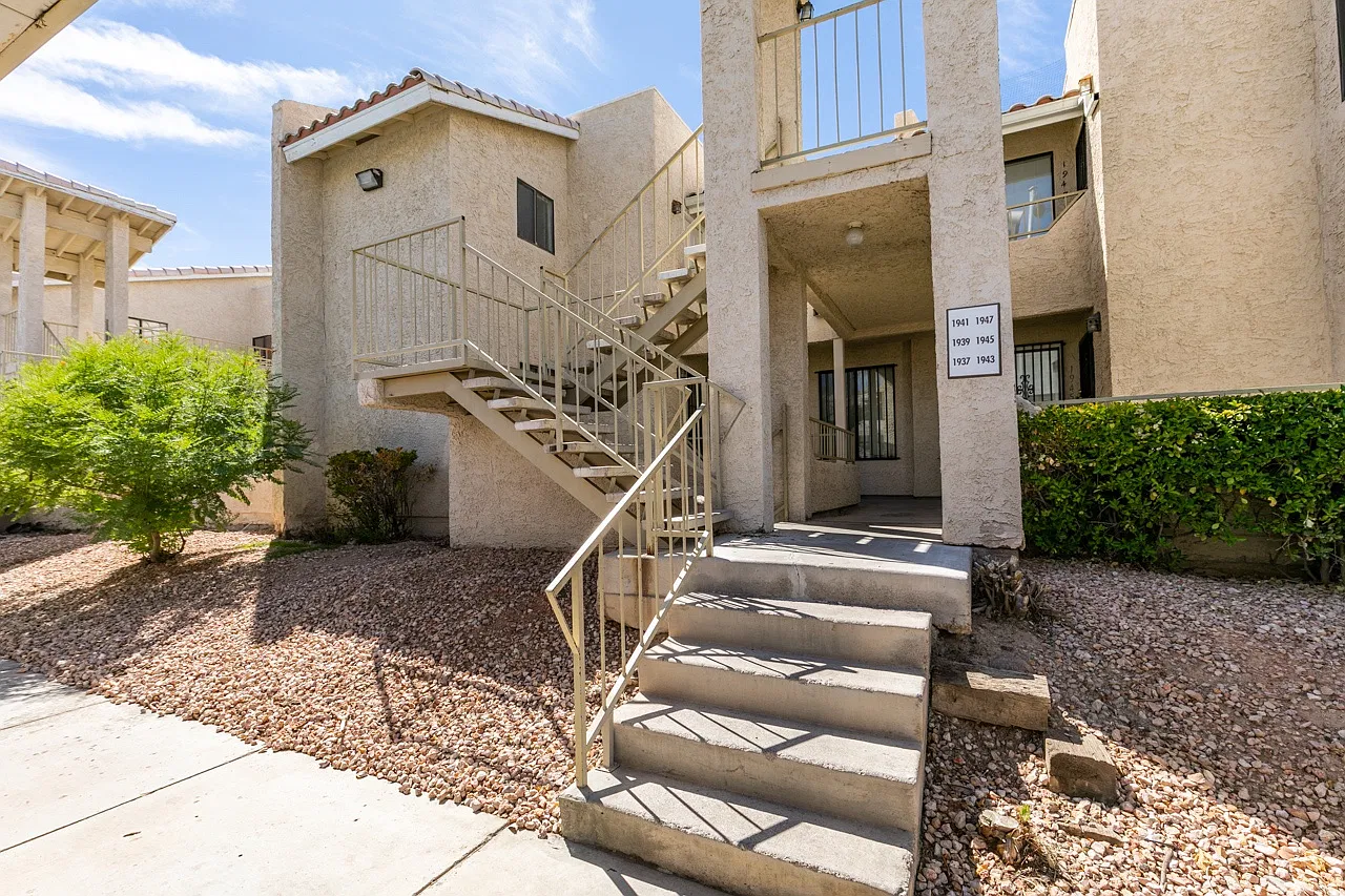 2 bed, 1001 sqft, $1,175 — Photo 1