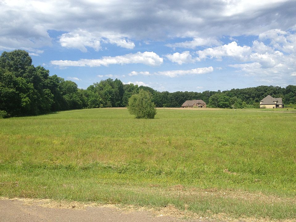 1st image of 650 Woodsedge Dr