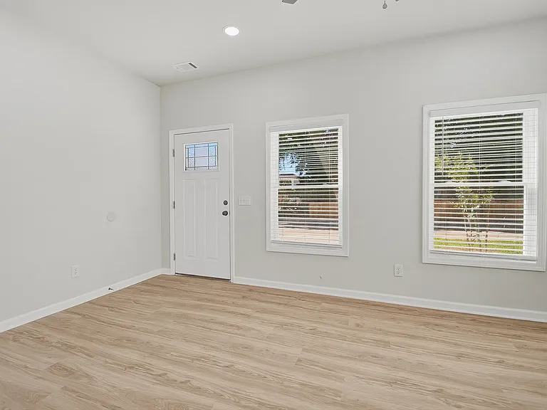 4705 Boundary St — Photo 2