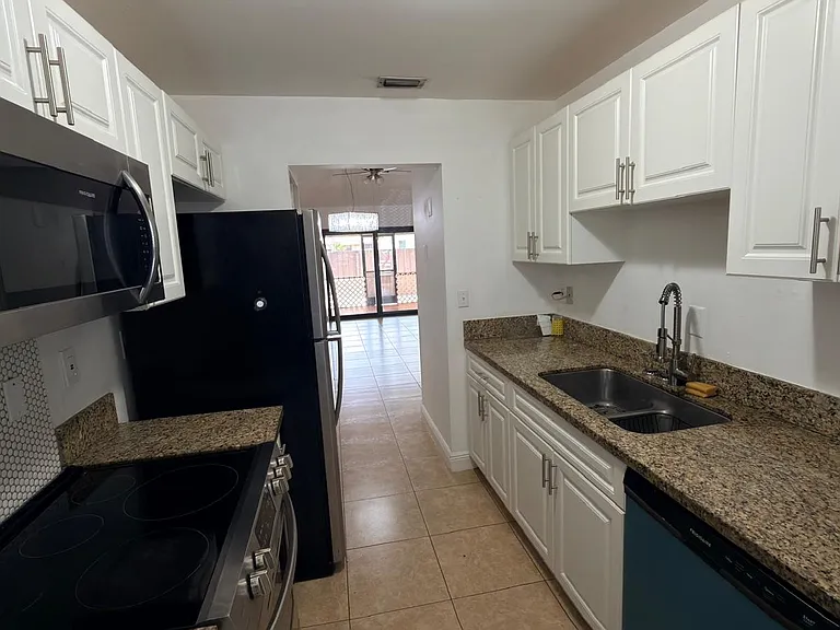 5302 SW 138th Pl — Photo 13