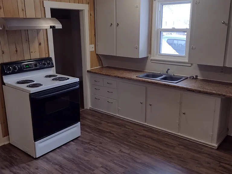 821-823 Ravencrest Ave #821 — Photo 9