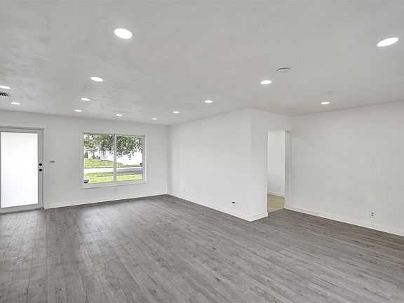 5th image of 18601 NW 38th Avenue
