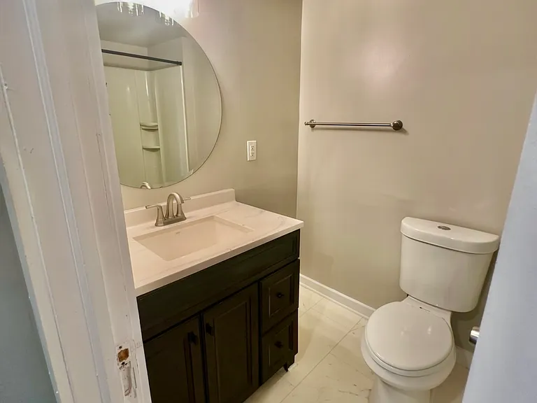 618 E Vine St #B — Photo 8