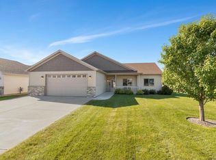 1266 Willow Pond Dr, Waite Park, MN 56387