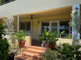 30 Park Dr