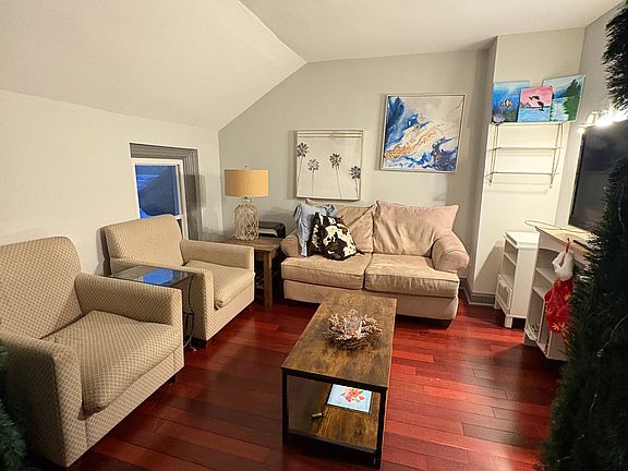 2nd image of 354 Brock St #4