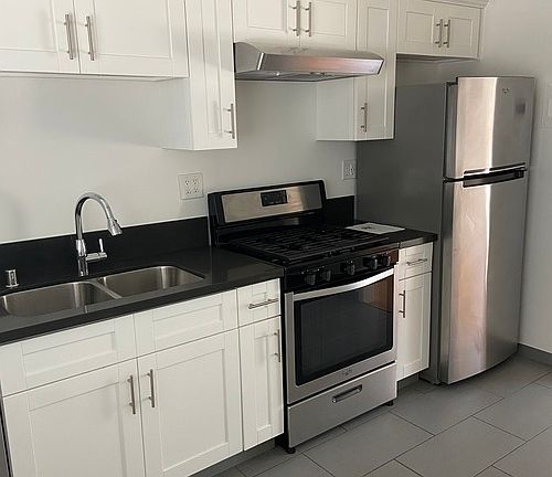 2nd image of 751 S Curson Ave APT 1
