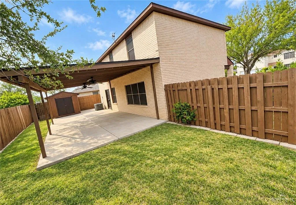 3 bed, 2.5 bath, 2160 sqft, $1,700 — Photo 2