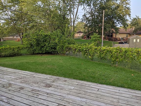 3rd image of 15229 Hilltop Dr