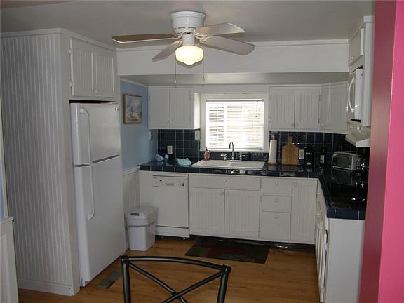 4th image of 592 Nettles Blvd