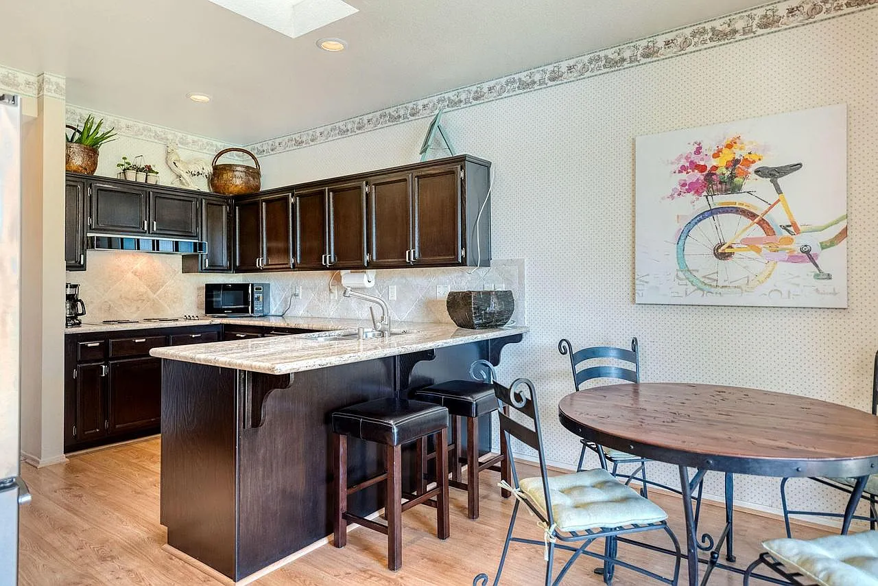 3 bed, 1947 sqft, $4,000 — Photo 3