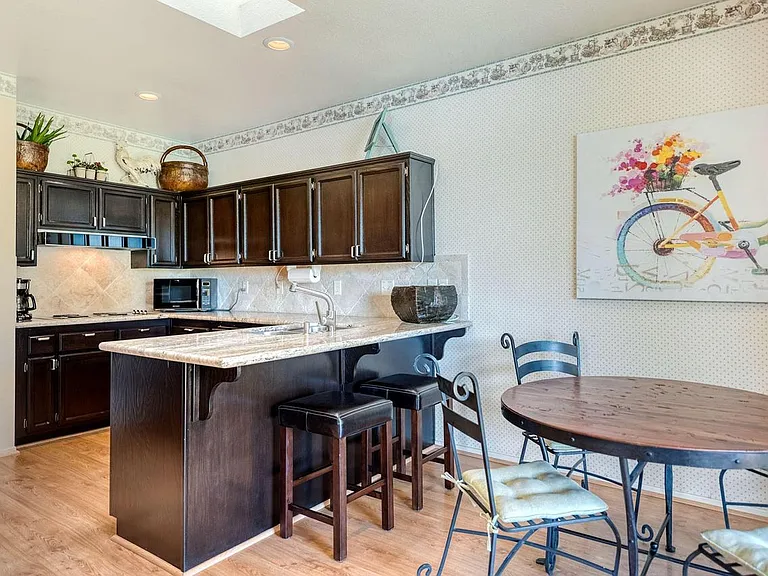 40 Lake Shore Dr — Photo 3