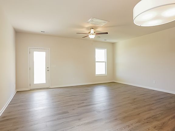 3rd image of 711 Courtland Dr
