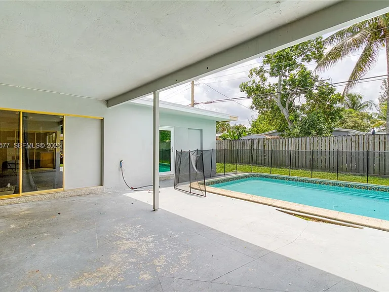 6620 NW 21st Ct — Photo 16