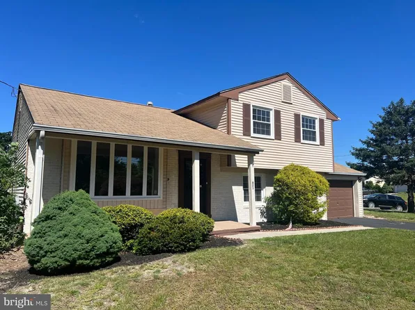 825 Lexington Ave, Blackwood, NJ 08012