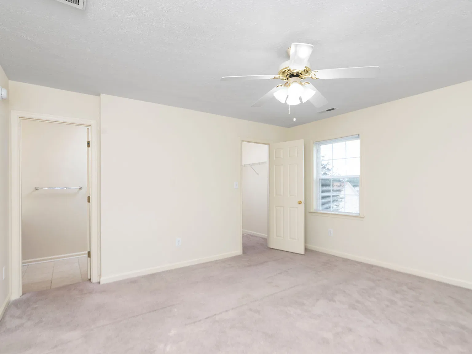 2 bed, 1200 sqft, $1,575 — Photo 3