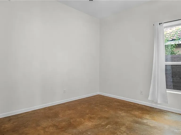 1824 Harvard Ave — Photo 10
