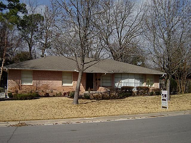 1st image of 1029 Lakeshore Dr