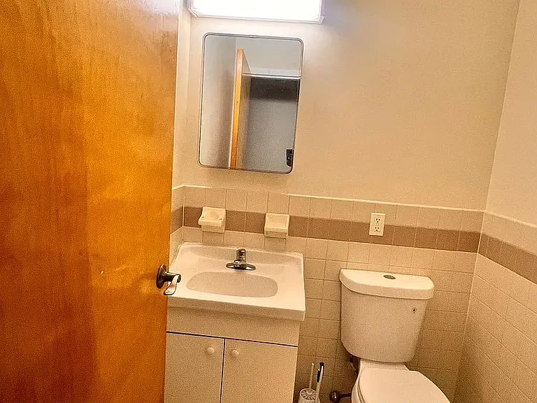 842 Park Pl #1W — Photo 10