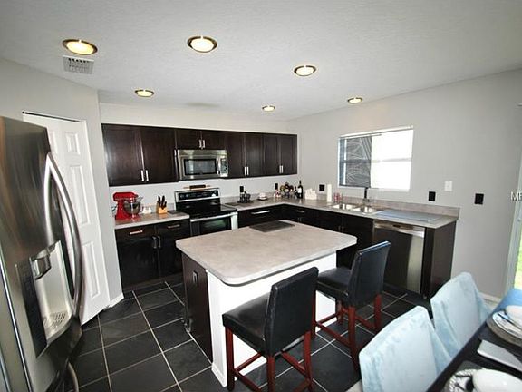 4th image of 2402 Plantation Oak Dr