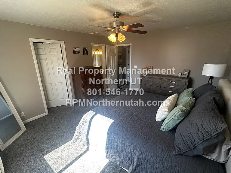 703 W 2175 N — Photo 11