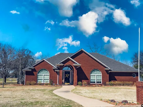 1800 Fairway N, Mount Pleasant, TX 75455